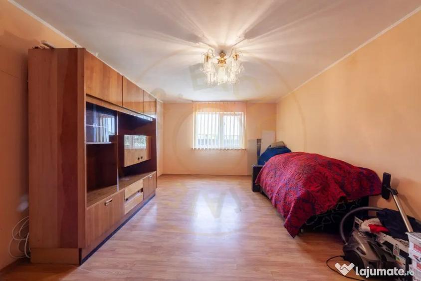 Casă cu 7 camere cu Teren 7829 Mp în Cuca