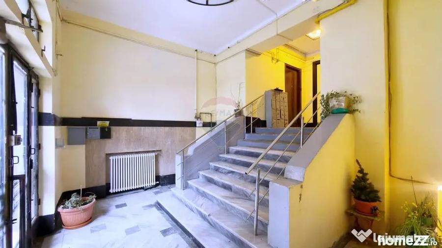 Apartament cu 3 camere semidecomandat în Calea Victoriei