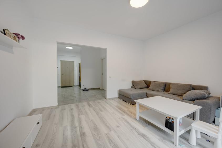 Apartament cu 3 camere decomandat în Ștefăneștii de Jos