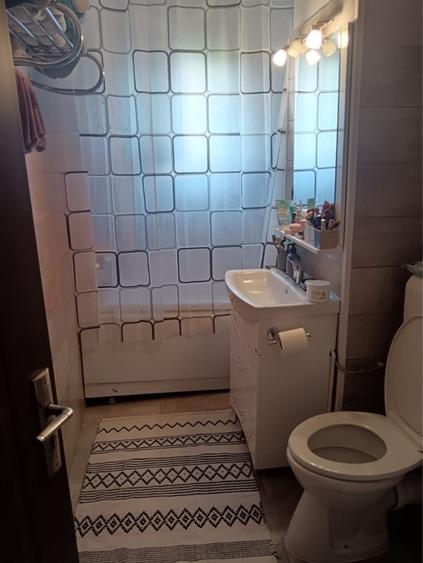 Apartament cu 4 camere decomandat în Confecții
