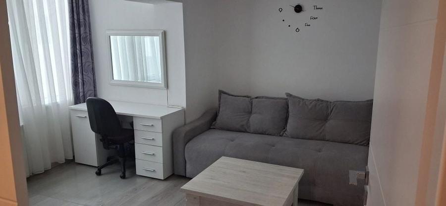 Apartament cu 3 camere decomandat în Florești
