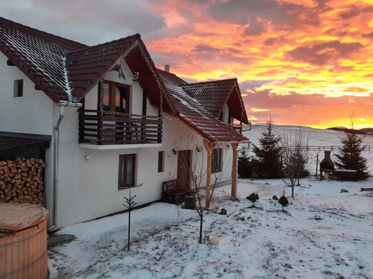 Casă cu 6 camere cu Teren 420 Mp în Paltin
