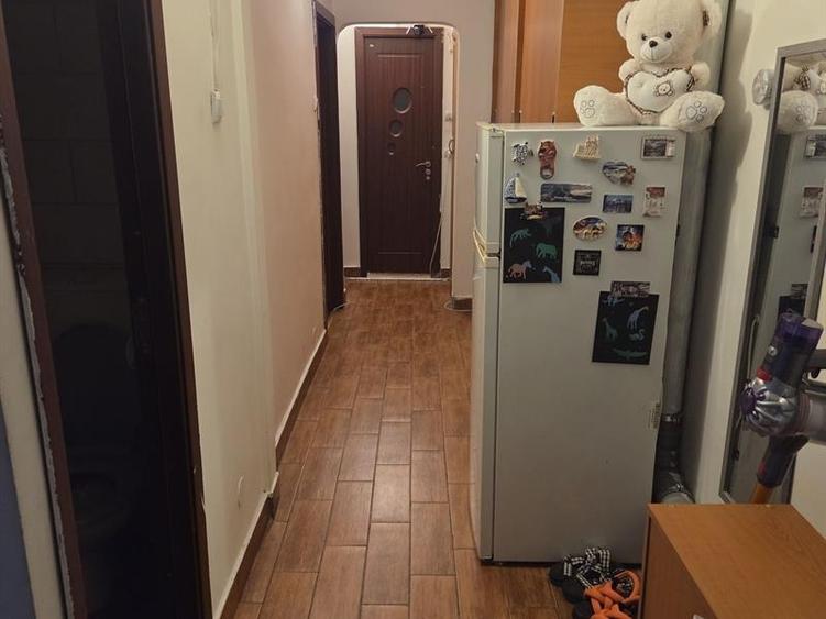 Apartament cu 3 camere decomandat în Rovine
