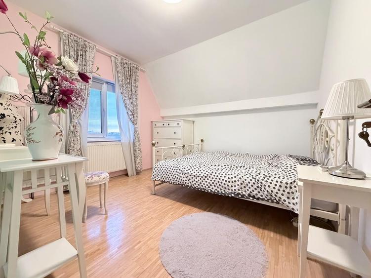 Apartament cu 3 camere decomandat, mobilat în Aradului
