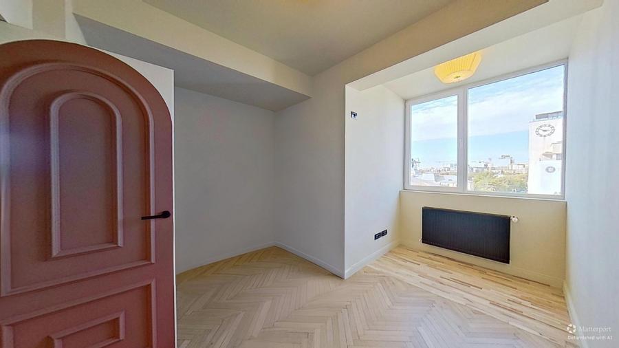 Apartament cu 3 camere semidecomandat în Calea Victoriei