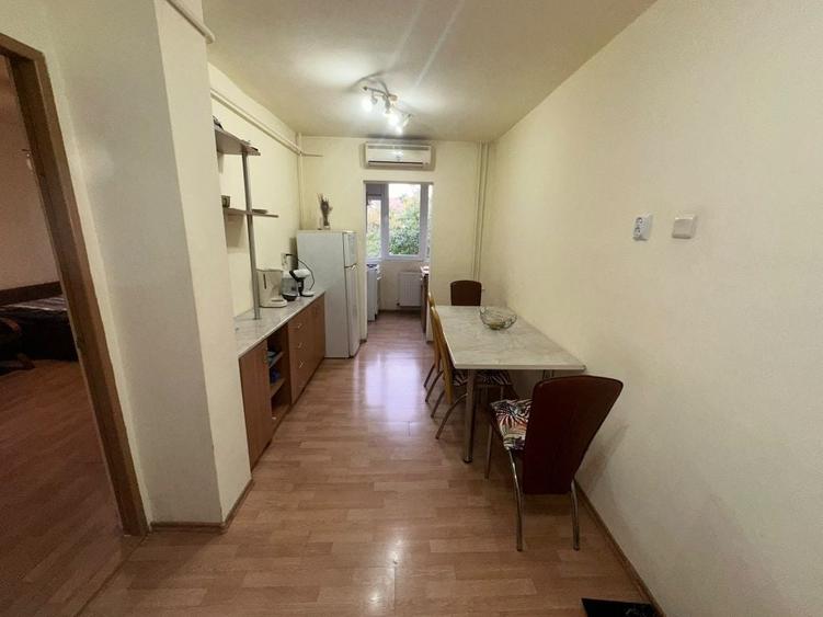 Apartament cu 3 camere decomandat în Lipovei