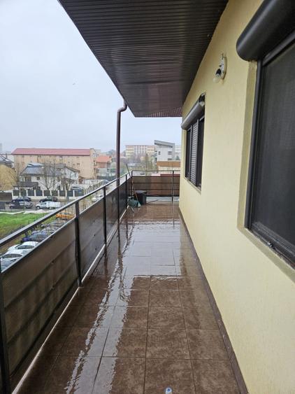 Apartament cu 3 camere semidecomandat în Inel II