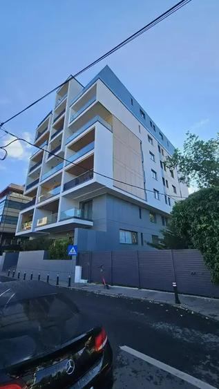 Apartament cu 3 camere decomandat în Floreasca