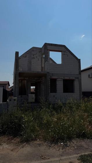 Casă cu 4 camere în Vladimirescu