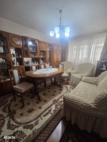 Apartament cu 3 camere decomandat în Plantelor