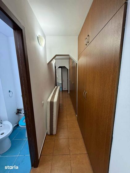 Apartament cu 3 camere decomandat în Rovine