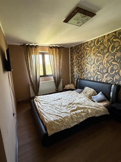 Casă cu 4 camere decomandat în Preajba