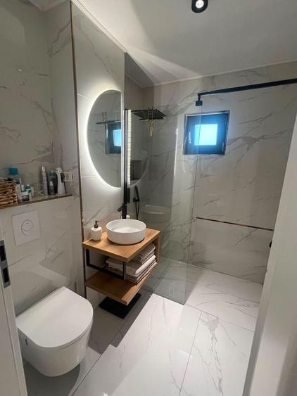 Apartament cu 4 camere decomandat, mobilat în Pantelimon