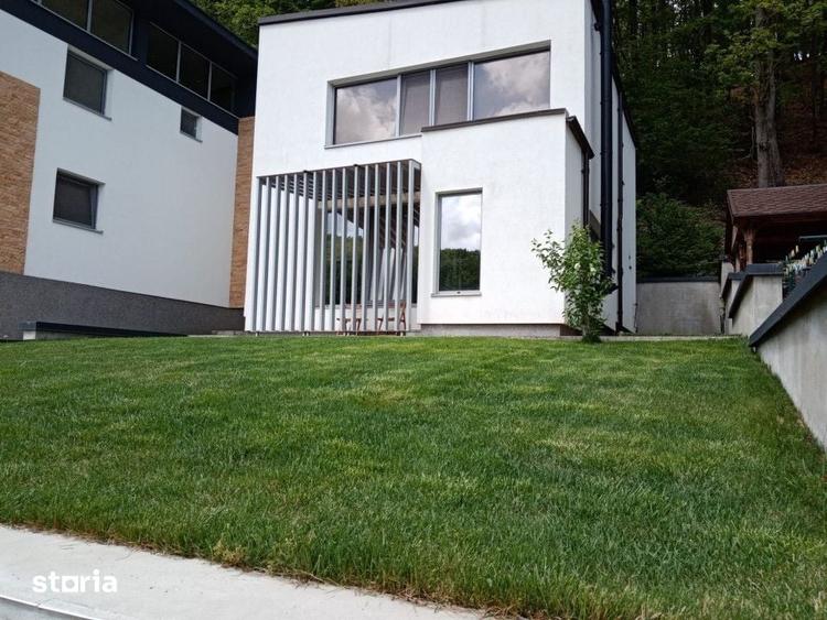 Casă cu 5 camere cu Teren 997 Mp în Bascov