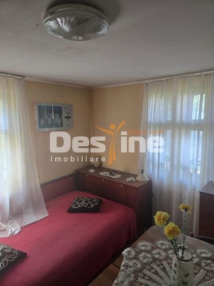 Casă individuală cu 3 camere cu Canalizare în Trăisteni