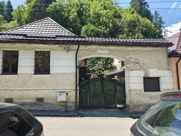 Casă cu 2 camere cu Teren 260 Mp în Central