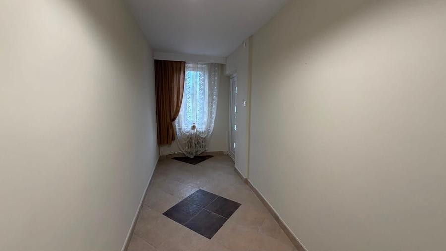 Casă individuală cu 7 camere cu Canalizare în Sărărie