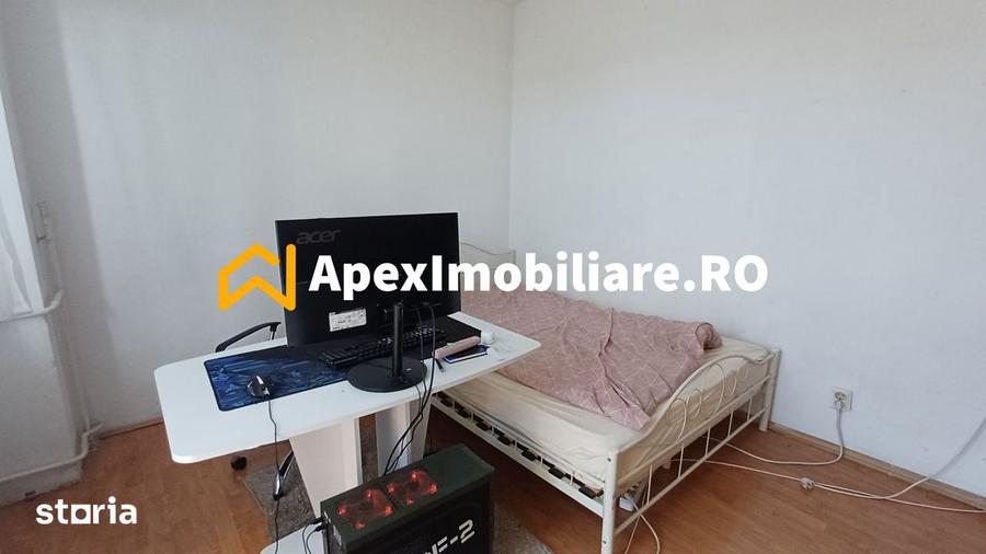 Apartament cu 3 camere decomandat, mobilat în Berceni