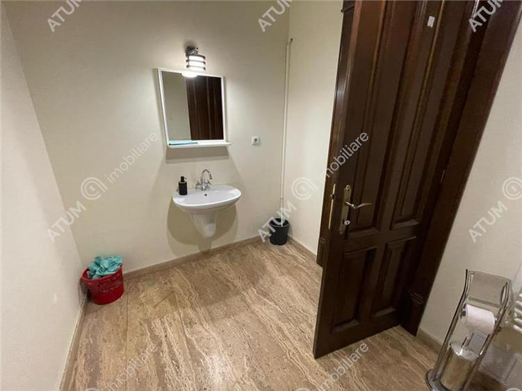 Birou, de 400 mp, în Central