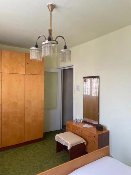 Vand apartament , 3 camere . semidecomandat , etaj 2 , Micro 3 - 5