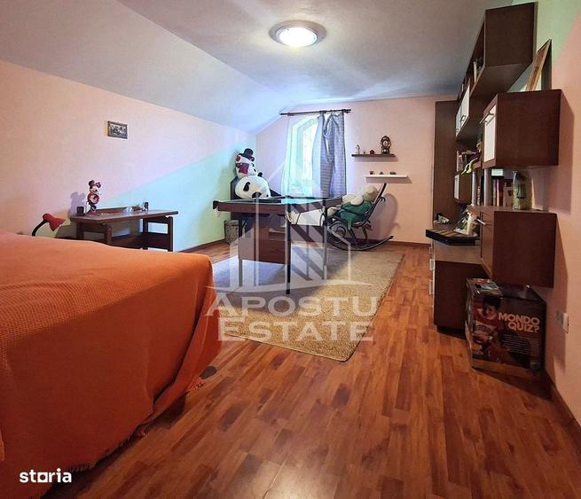 Casă cu 4 camere în Vladimirescu