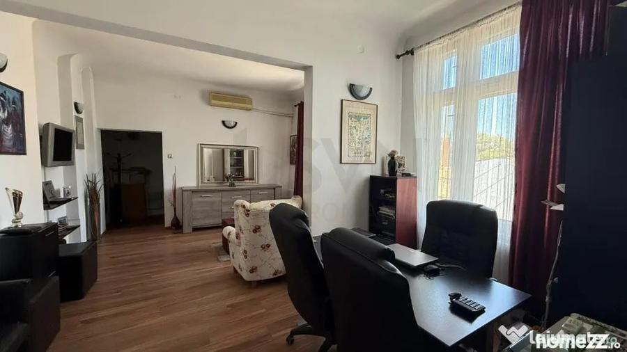 Apartament cu 4 camere semidecomandat în Cișmigiu