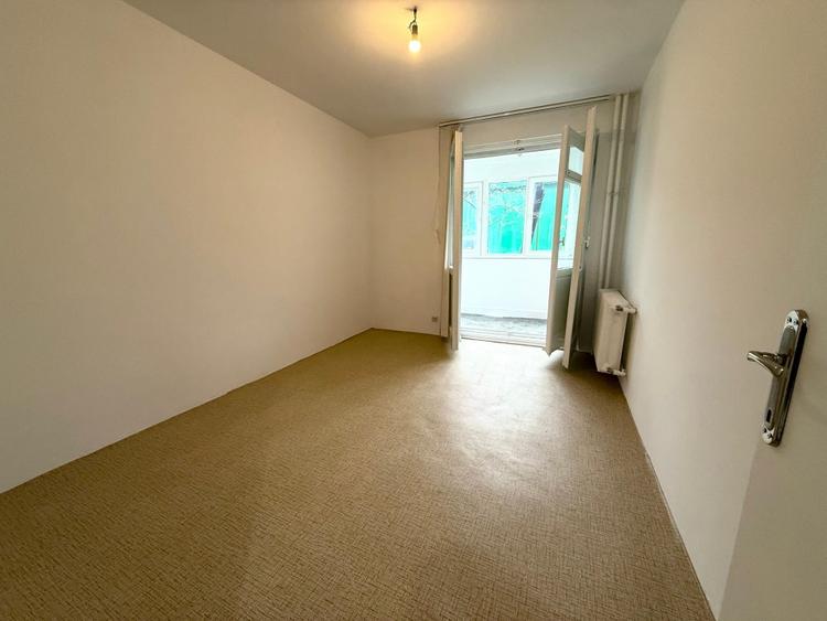 Apartament cu 3 camere semidecomandat în Lujerului