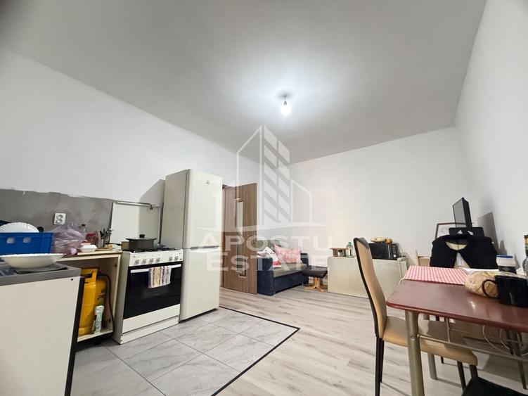 Apartament cu 2 camere decomandat în Traian