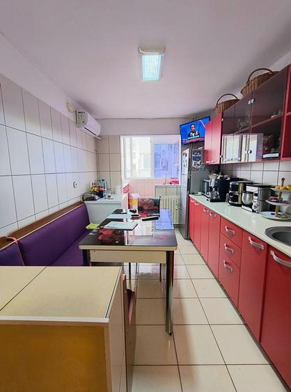 Apartament cu 4 camere semidecomandat, mobilat în Fizicienilor