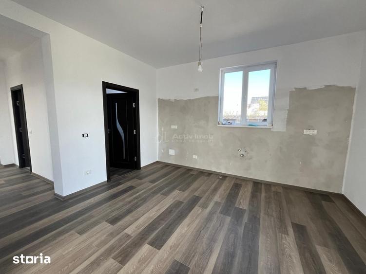 Casă cu 4 camere cu Teren 743 Mp în Știuca