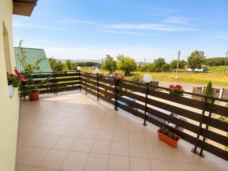 Casă cu Teren 1082 Mp în Vârfu Câmpului