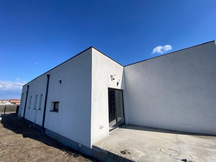 Duplex cu 4 camere cu Canalizare în Săcălaz