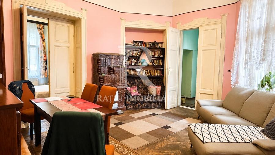 Apartament cu 4 camere decomandat în Central