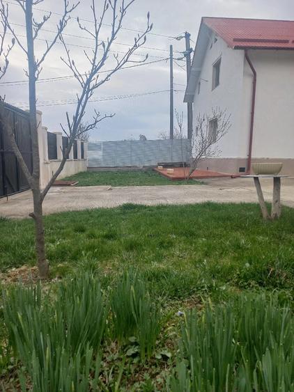 Casă cu Teren 1300 Mp în Leordeni