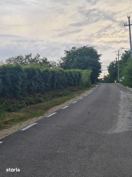Casă cu 7 camere cu Teren 2000 Mp în Periș