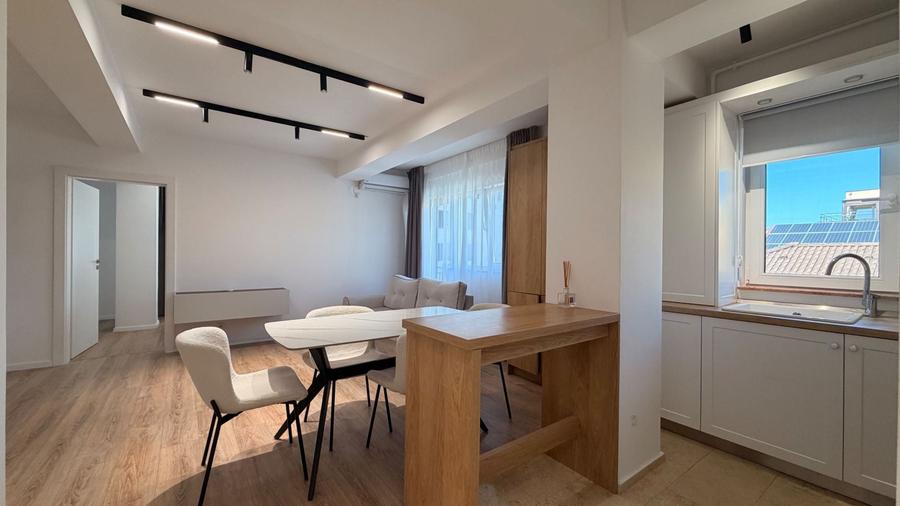 Apartament cu 3 camere decomandat, mobilat în Pipera