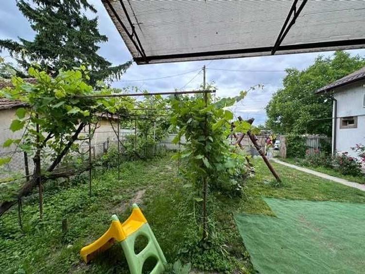 Casă cu 3 camere în Moara Vlăsiei
