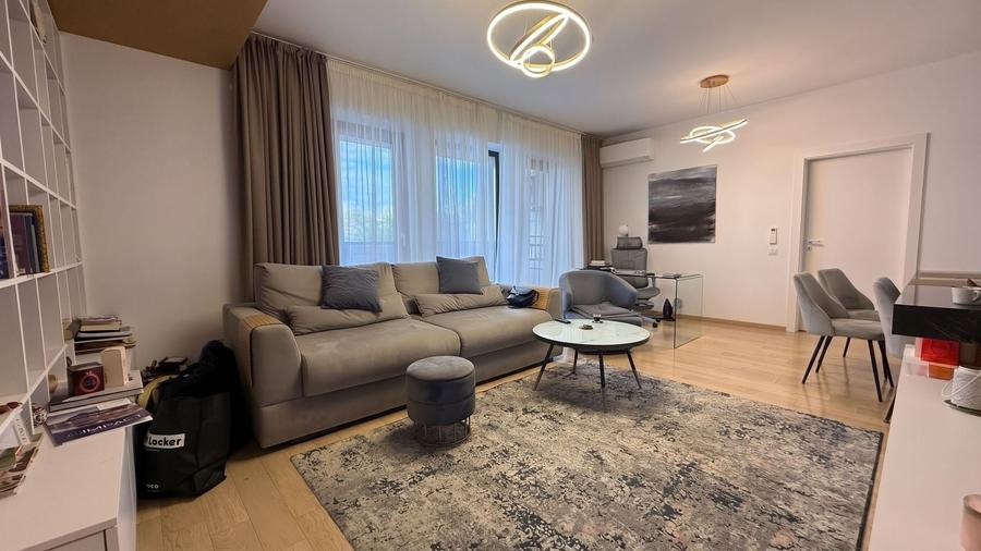 Apartament cu 3 camere semidecomandat, mobilat în Văcăresti