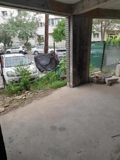 Casă individuală cu 13 camere cu Canalizare în Vitan Mall