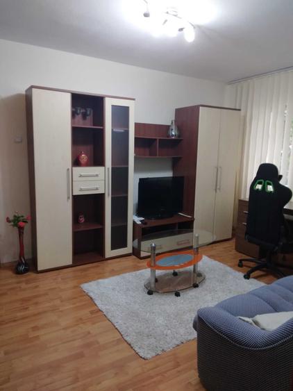 Apartament cu 2 camere semidecomandat în Piața Unirii