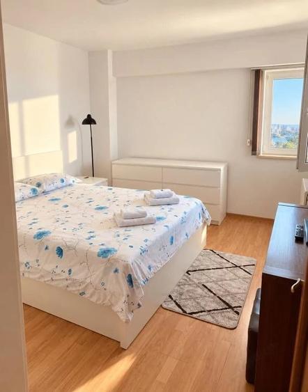 Apartament cu 3 camere decomandat în Faleza Nord