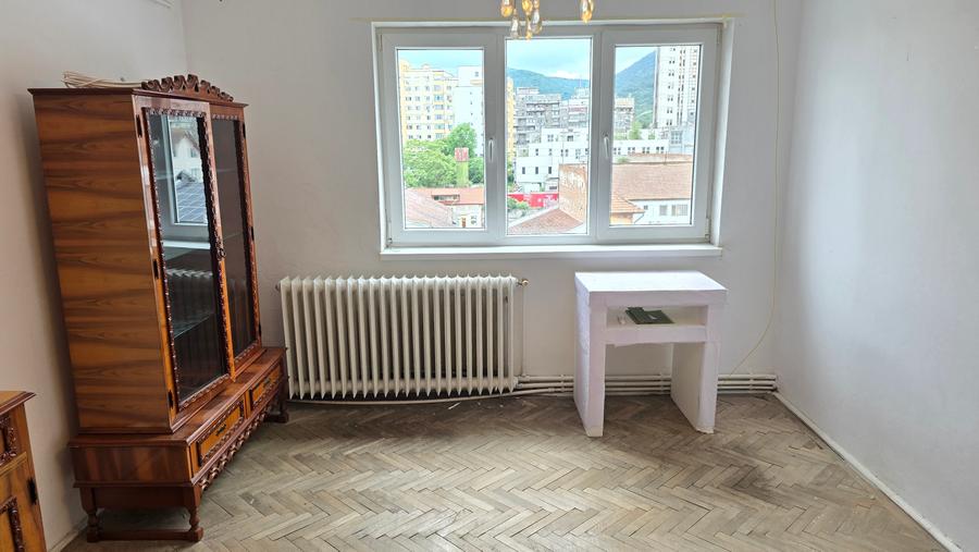 Apartament cu 2 camere semidecomandat în Piața Centrală