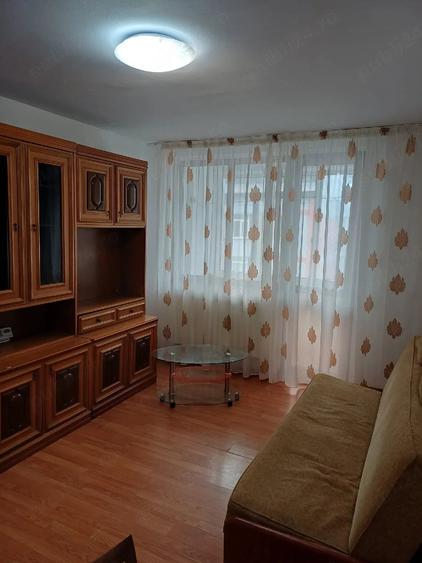 Apartament cu 3 camere semidecomandat în Mărăței