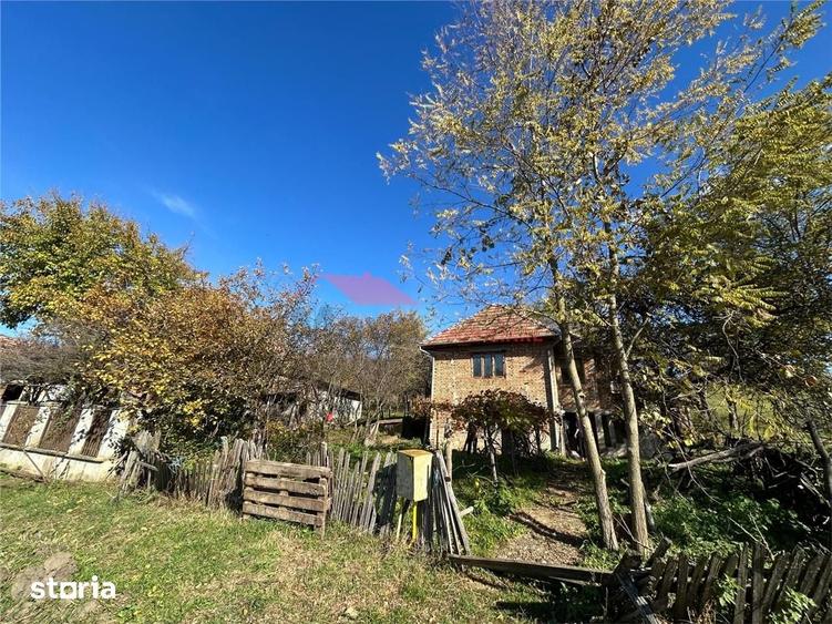 Casă cu 4 camere cu Teren 2000 Mp în Telciu