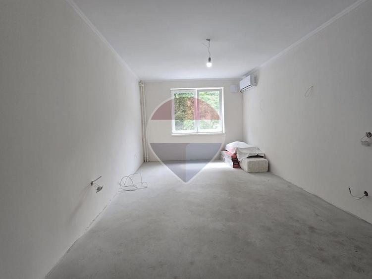 Apartament cu 2 camere semidecomandat în Crângași