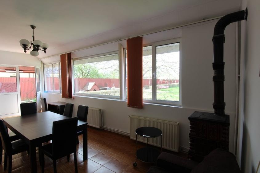 Casă cu 9 camere cu Garaj în Ciolpani
