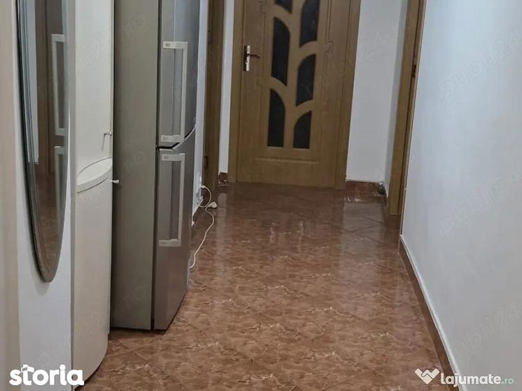 Apartament cu 3 camere decomandat în Nicolina