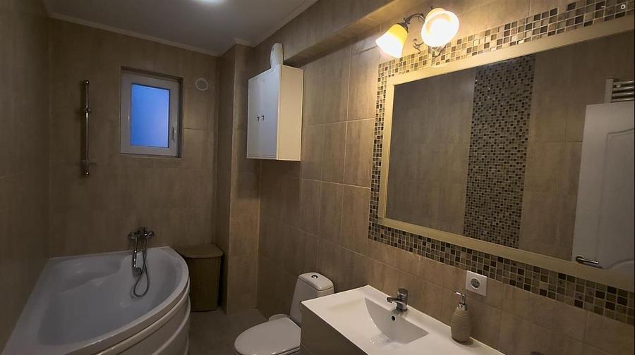 Apartament cu 4 camere decomandat, mobilat în Ipotești