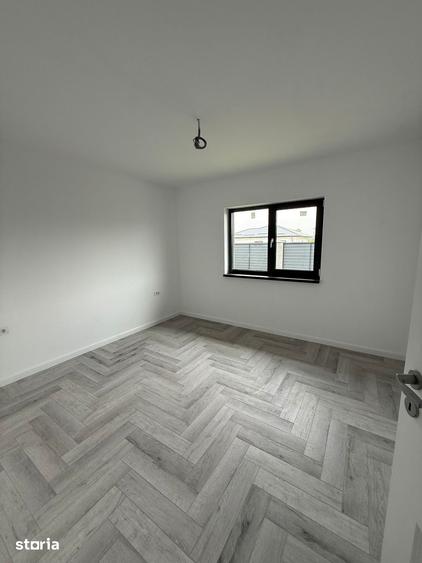 Casă cu 4 camere cu Teren 400 Mp în Clinceni