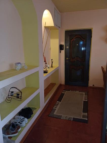 Apartament cu 2 camere semidecomandat în 1 Mai